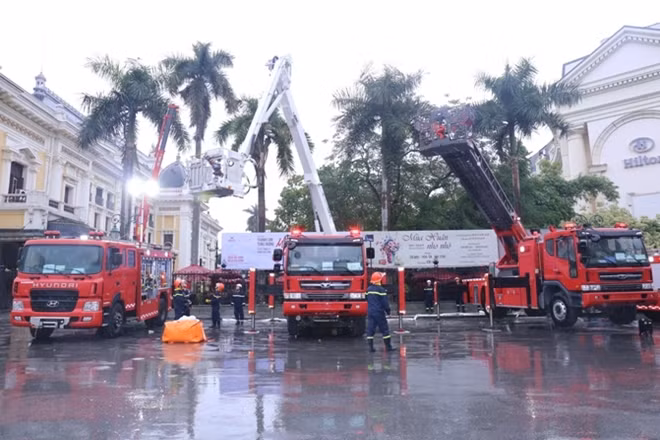 Xe cỡ lớn có dung tích téc nước là 4.500 lít, téc bọt là 400 lít; cỡ trung bình dung tích téc nước là 3.000 lít, téc bọt là 200 lít.