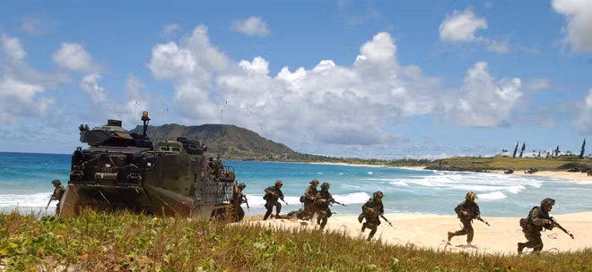 Tập đổ bộ lên đảo trong RIMPAC 2004.