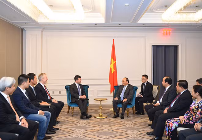 Thủ tướng Nguyễn Xuân Phúc tiếp ông Robert H. McCooey Jr., Phó Chủ tịch Sàn chứng khoán NASDAQ, Mỹ. Ảnh: Hoài Thu.