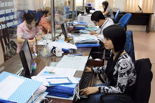 Bảo hiểm xã hội Việt Nam đang thực hiện những chính sách góp phần đảm bảo an sinh xã hội của đất nước. Bảo hiểm xã hội Việt Nam đang thực hiện những chính sách góp phần đảm bảo an sinh xã hội của đất nước.