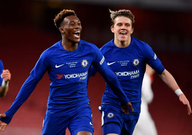 Cầu thủ Callum Hudson-Odoi (trái).