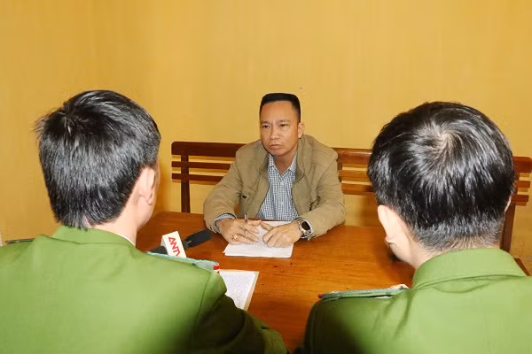 Đối tượng Tô Quang Nghĩa tại cơ quan điều ra. Đối tượng Tô Quang Nghĩa tại cơ quan điều ra.