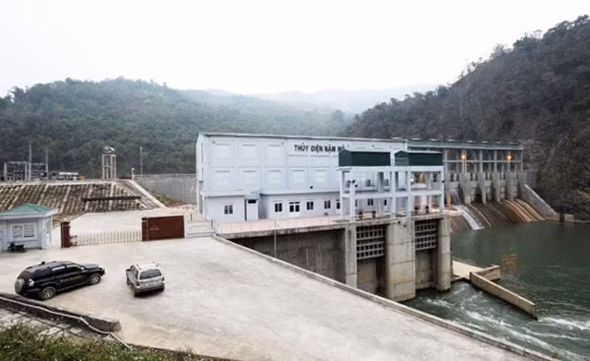 Thủy điện Nậm Mô đã hoạt động thu lời khoảng 3 năm nay nhưng còn nợ nhà thầu hơn 53 tỷ đồng.