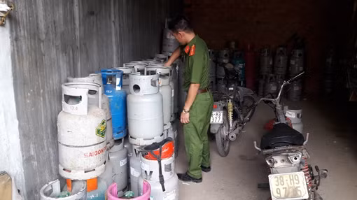 Bắt quả tang cơ sở sang chiết gas lậu quy mô lớn