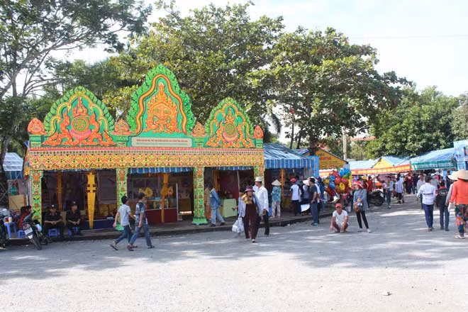 Ngày hội luôn thu hút đông người dân về tham dự. Ngày hội luôn thu hút đông người dân về tham dự.