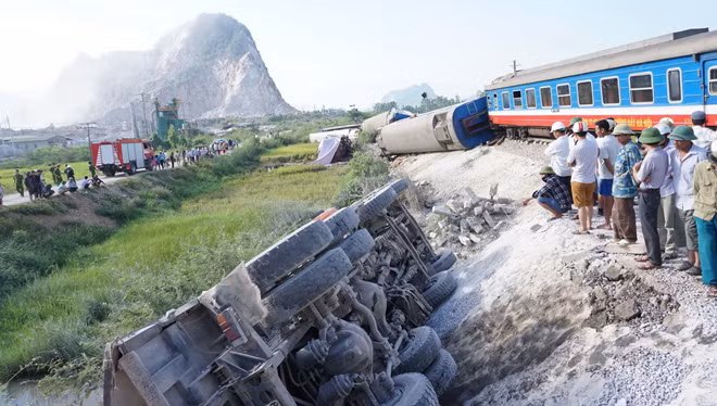Hiện trường vụ tai nạn đường sắt ở Thanh Hóa ngày 24-5.