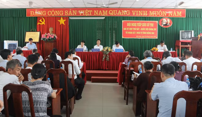 Đông đảo cử tri tham dự buổi tiếp xúc. Ảnh: TTXVN