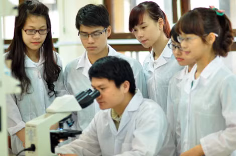 Một buổi thực hành của sinh viên Trường Đại học Y tế cộng đồng.