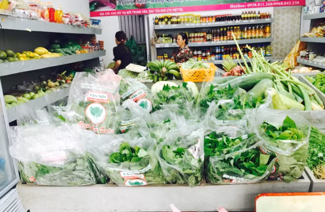 Người tiêu dùng vẫn loay hoay tìm mua rau an toàn trước ma trận quảng cáo.