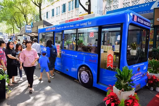Xe buýt sách, chuyến xe chở tri thức, chở tương lai