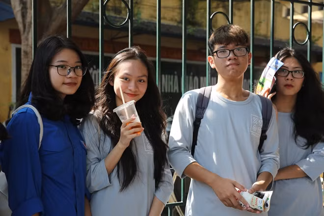 Thí sinh thở phào nhẹ nhõm khi kết thúc ngày thi cuối cùng.