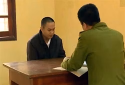 Vương Quốc Công tại cơ quan Công an sau lần gây án thứ hai (tháng 2-2016). Vương Quốc Công tại cơ quan Công an sau lần gây án thứ hai (tháng 2-2016).
