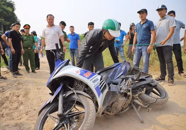 Đối tượng Trường dựng xe máy của nạn nhân để Giáp chở bỏ trốn.
