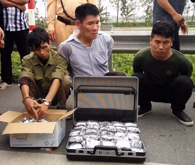 Các đối tượng Nguyễn Văn Thành, Nguyễn Hồng Lĩnh và Bùi Quang Ngọc cùng tang vật vụ án