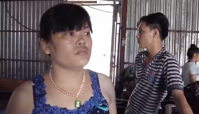 Bà Nguyễn Thị Ngọc Huyền, chủ xưởng giặt này cho biết: “Xưởng xả thẳng ra kênh. Xưởng cũng không định được dùng hết bao nhiêu khối nước, cứ giặt rồi xả thôi…” (?)
