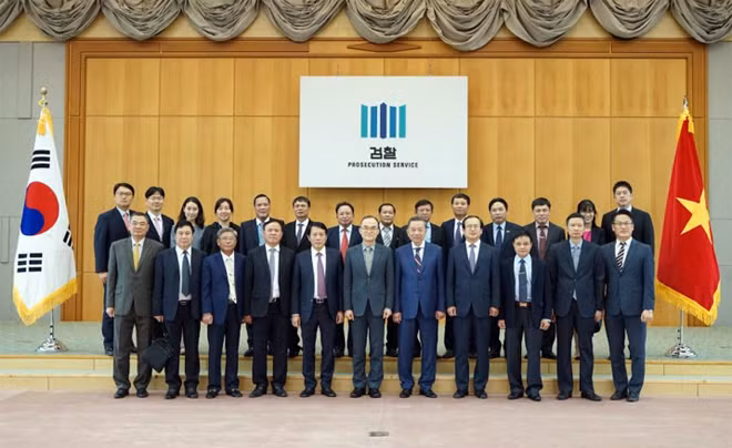 Đoàn Đại biểu Bộ Công an Việt Nam và các thành viên Viện công tố tối cao Hàn Quốc.