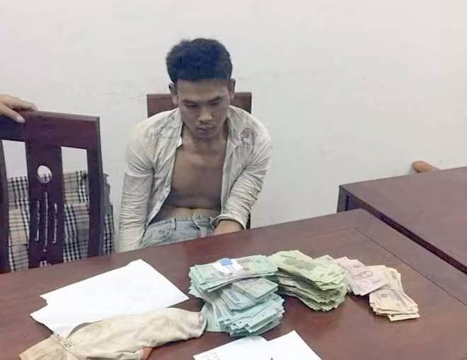 Đối tượng Cao Văn Thuỷ tại cơ quan công an.
