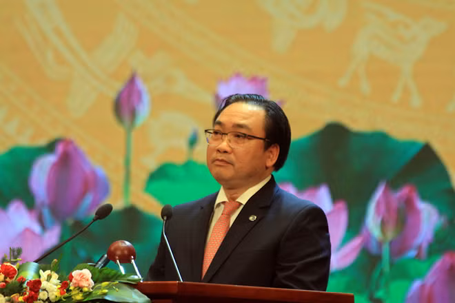 Bí thư Thành uỷ Hà Nội Hoàng Trung Hải đọc diễn văn kỷ niệm.