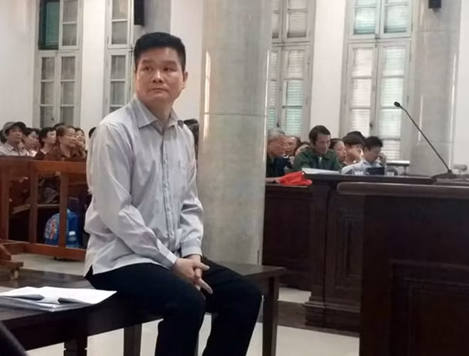 Phạm Thanh Hải trước vành móng ngựa.