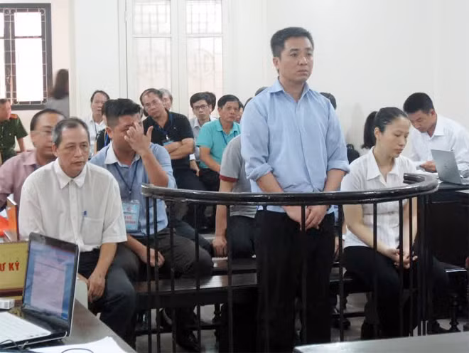 Các bị cáo tại phiên xử. Các bị cáo tại phiên xử.