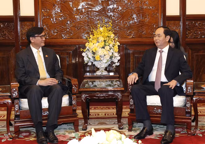 Chủ tịch nước Trần Đại Quang tiếp ngài Manopchai Vongphakdi, Đại sứ Đặc mệnh toàn quyền Vương quốc Thái Lan tại Việt Nam tới chào từ biệt nhân kết thúc nhiệm kỳ công tác. Ảnh: TTXVN