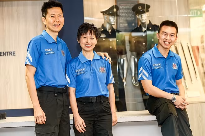 Các tình nguyện viên cảnh sát ở Singapore.