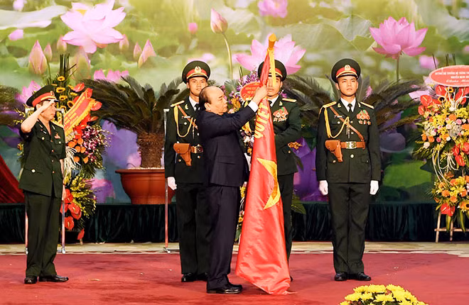 Thủ tướng Chính phủ Nguyễn Xuân Phúc trao quyết định và gắn Huân chương Bảo vệ Tổ quốc hạng Nhất lên Quân kỳ Quyết thắng của Binh đoàn 12. Thủ tướng Chính phủ Nguyễn Xuân Phúc trao quyết định và gắn Huân chương Bảo vệ Tổ quốc hạng Nhất lên Quân kỳ Quyết thắng của Binh đoàn 12.