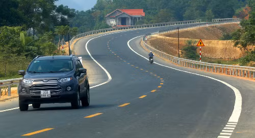 Quốc lộ Hòa Lạc - Hòa Bình rộng 12 m, vận tốc tối đa 80 km/h. Ảnh: Bá Đô Quốc lộ Hòa Lạc - Hòa Bình rộng 12 m, vận tốc tối đa 80 km/h. Ảnh: Bá Đô
