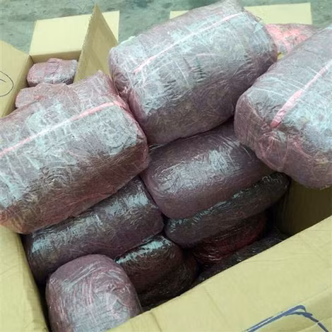 2 lô hàng chứa hơn 1 tạ lá nghi là lá khát.