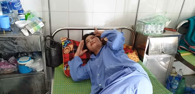 Chị Hinh đang được điều trị tại bệnh viện.