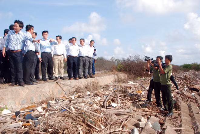 Cán bộ Đội Tuyên truyền tác nghiệp, đón lãnh đạo Nhà nước về thăm và làm việc tại Tiền Giang. Ảnh: Minh Thanh