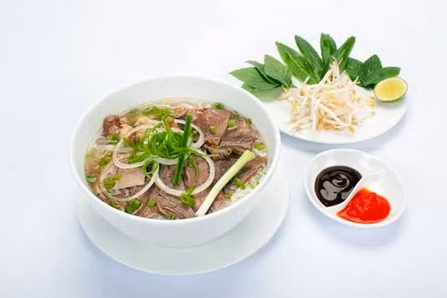 Phở – món ăn được hầu hết những người nổi tiếng lựa chọn thử khi đến Việt Nam.