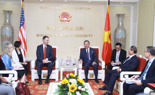 Bộ trưởng Tô Lâm và Đại sứ Daniel Kritenbrink. Bộ trưởng Tô Lâm và Đại sứ Daniel Kritenbrink.