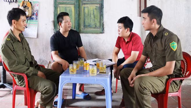 Cán bộ Công an Bắc Giang thường xuyên chia sẻ, giúp đỡ người lầm lỗi hòa nhập cộng đồng.