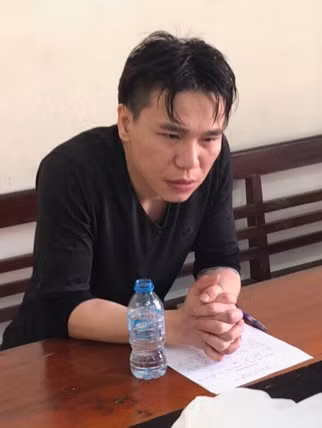 Ca sỹ Châu Việt Cường tại Cơ quan Công an. Ca sỹ Châu Việt Cường tại Cơ quan Công an.