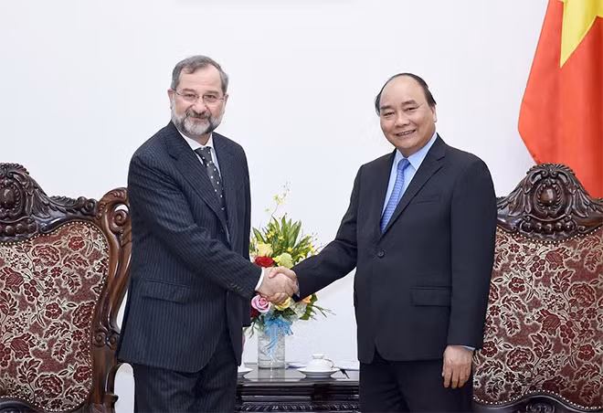 Thủ tướng Nguyễn Xuân Phúc tiếp Đại sứ Slovenia tại Việt Nam, ông Janez Premoze. Thủ tướng Nguyễn Xuân Phúc tiếp Đại sứ Slovenia tại Việt Nam, ông Janez Premoze.