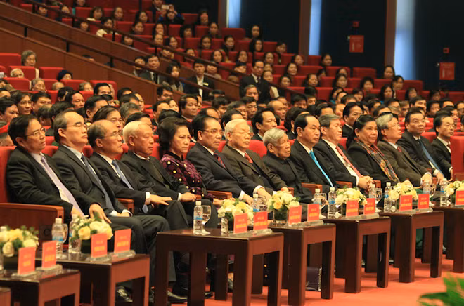Các đồng chí lãnh đạo Đảng, Nhà nước tham dự Lễ kỷ niệm.