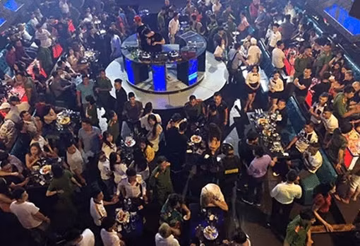 Đột kích Hey Club, phát hiện ma tuý, súng và 54 người dương tính ma tuý
