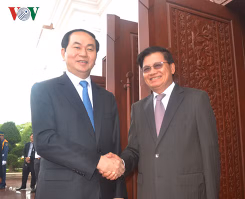 Chủ tịch nước Trần Đại Quang và Thủ tướng Lào Thongloun Sisoulith.