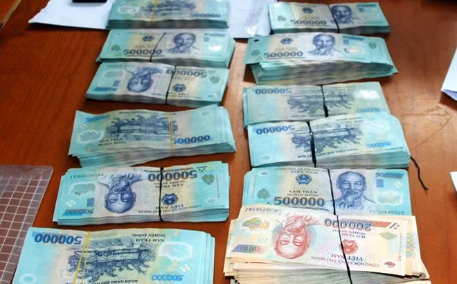 Tiền mặt và các dụng cụ, tài liệu liên quan.