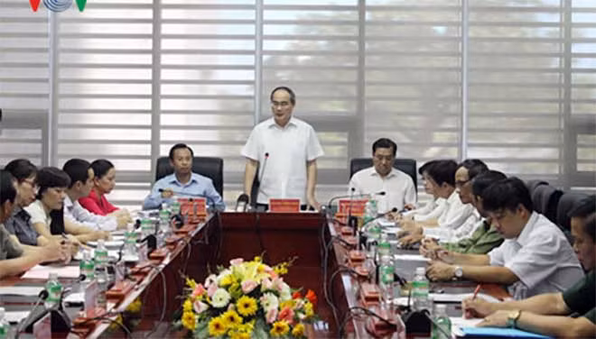 Đồng chí Nguyễn Thiện Nhân phát biểu tại buổi làm việc với thành phố Đà Nẵng.