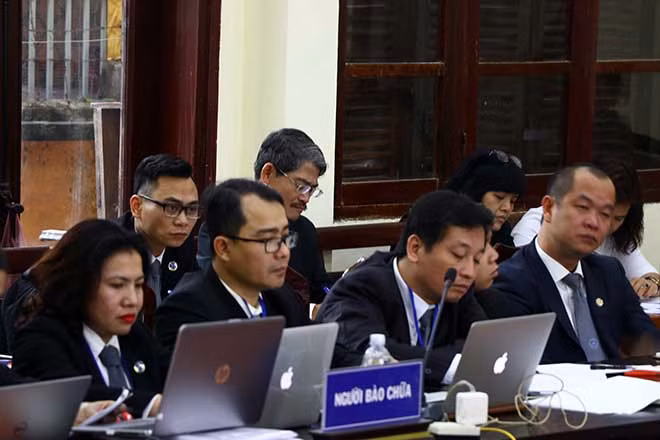 Luật sư Phạm Quang Hưng (ngoài cùng bên phải).