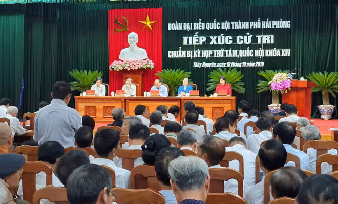 Cử tri kiến nghị với Thủ tướng các giải pháp phát triển kinh tế - xã hội.