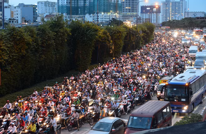 Tranh luận về việc cấm xe máy vào nội đô vẫn chưa ngã ngũ khi còn quá nhiều ý kiến trái ngược.
