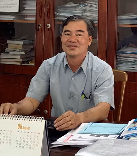 “Nhờ những nỗ lực không ngừng và những sáng kiến hiệu quả của lực lượng Công an thị trấn Dương Đông, đứng đầu là đồng chí Trung tá Lê Minh Chánh, thị trấn nhiều năm qua tình hình ANTT ổn định, tội phạm liên tục được kéo giảm, tạo điều kiện cho phát triển KTXH bền vững. Đặc biệt, trong đợt ngập lụt vừa qua, tôi cảm thấy rất hạnh phúc, khi những lúc gian nan như thế người dân và các cán bộ quân đội, Công an một lòng đoàn kết, hỗ trợ nhau cùng vượt qua thiên tai". - Ông Ðoàn Văn Tiến, Ủy viên Thường vụ Huyện ủy, Bí thư, Chủ tịch UBND thị trấn Dương Ðông, huyện Phú Quốc, tỉnh Kiên Giang.