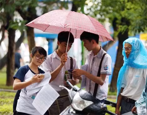 Hầu hết thí sinh thấy dễ thở với đề thi môn Vật Lý. Ảnh Vne.