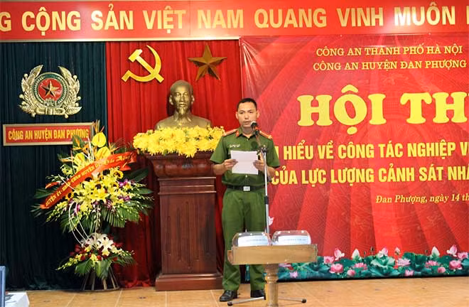 Phần thi lý thuyết của các cán bộ, chiến sỹ. Phần thi lý thuyết của các cán bộ, chiến sỹ.