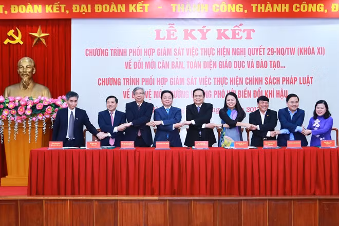 Lãnh đạo đại diện các Bộ, ngành liên quan ký quy chế phối hợp giám sát việc thực hiện chính sách, pháp luật về bảo vệ môi trường và ứng phó với biến đổi khí hậu.