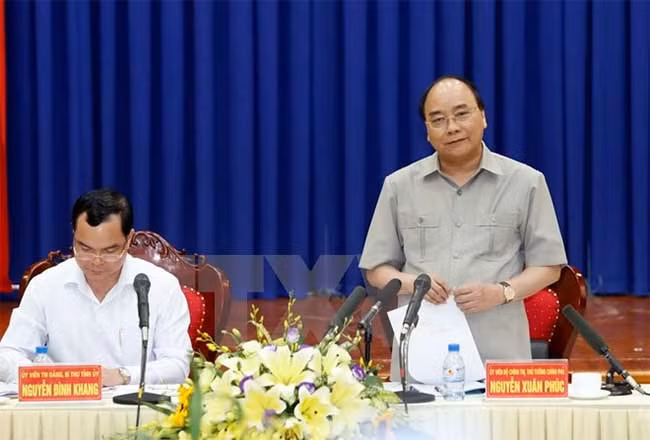 Thủ tướng Nguyễn Xuân Phúc phát biểu tại buổi làm việc. (Ảnh: An Đăng/TTXVN) Thủ tướng Nguyễn Xuân Phúc phát biểu tại buổi làm việc. (Ảnh: An Đăng/TTXVN)