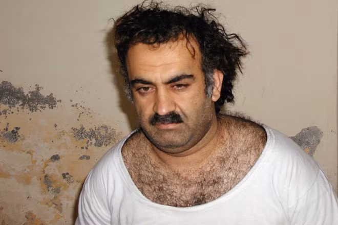 Khalid Sheikh Mohammed qua những bức ảnh được FBI công bố.